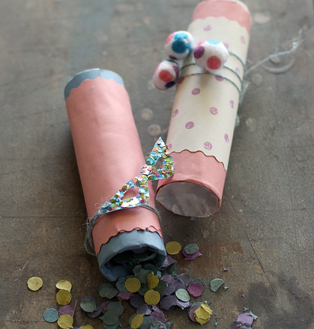 Tubinhos carnavalescos decorados com confete de papel picado com certeza farão a cabeça dos convidados (Foto: Rogério Voltan/ Editora Globo)