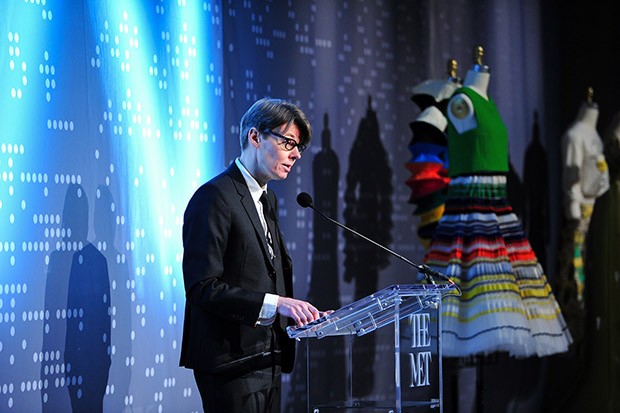   Andrew Bolton, Curator in Charge of The Costume Institute, speaks about The Met's upcoming exhibition, Manus x Machina Fashion in an Age of Technology  (Foto: Courtesy of the Metropolitan Museum of Art/BFA.com)