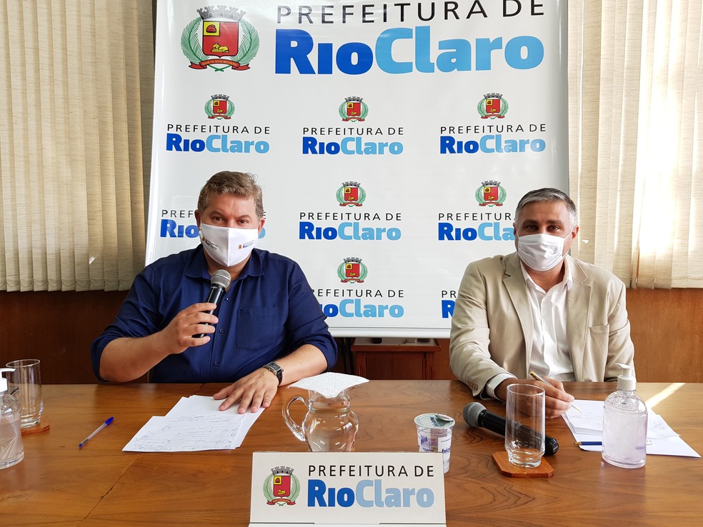 Prefeito e Secret&aacute;rio da Educa&ccedil;&atilde;o de Rio Claro anunciam que escolas municipais n&atilde;o retomar&atilde;o aulas em 2020 &mdash; Foto: Prefeitura de Rio Claro/Divulga&ccedil;&atilde;o