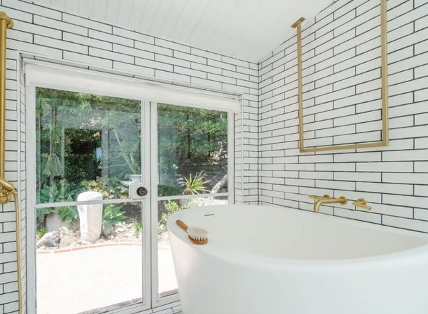 SPA | Sendo uma mistura de spa com sala de banho externa, é possível transformar o ambiente em sauna (Foto: Reprodução / Neue Focus/Sotheby's International Realty)