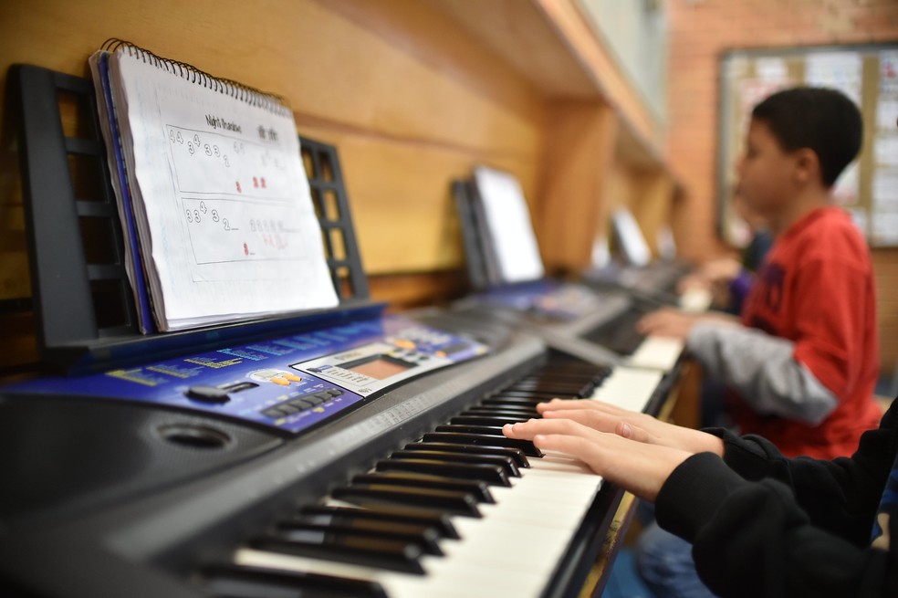 Aulas de teclado na Escola de Música de Brasília, na Asa Sul — Foto: Andre Borges/Agência Brasília