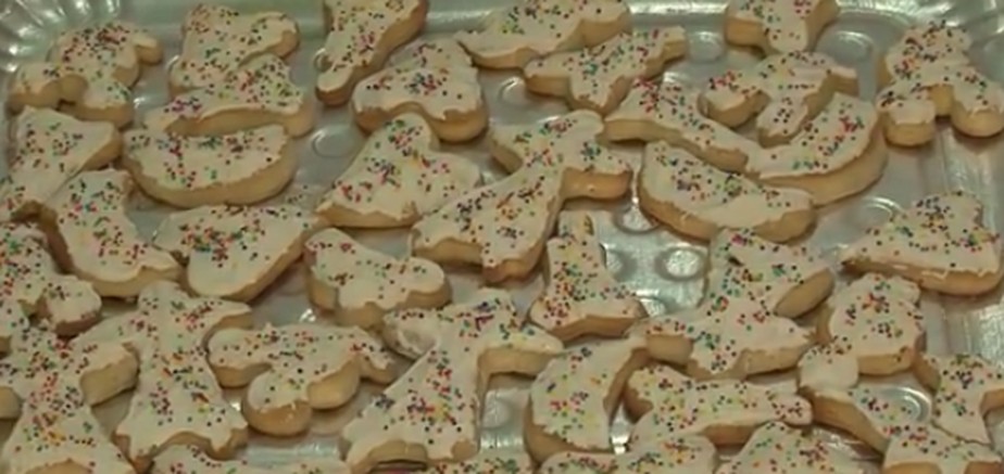Aprenda a fazer bolachas de Natal decoradas | Plug | Receitas