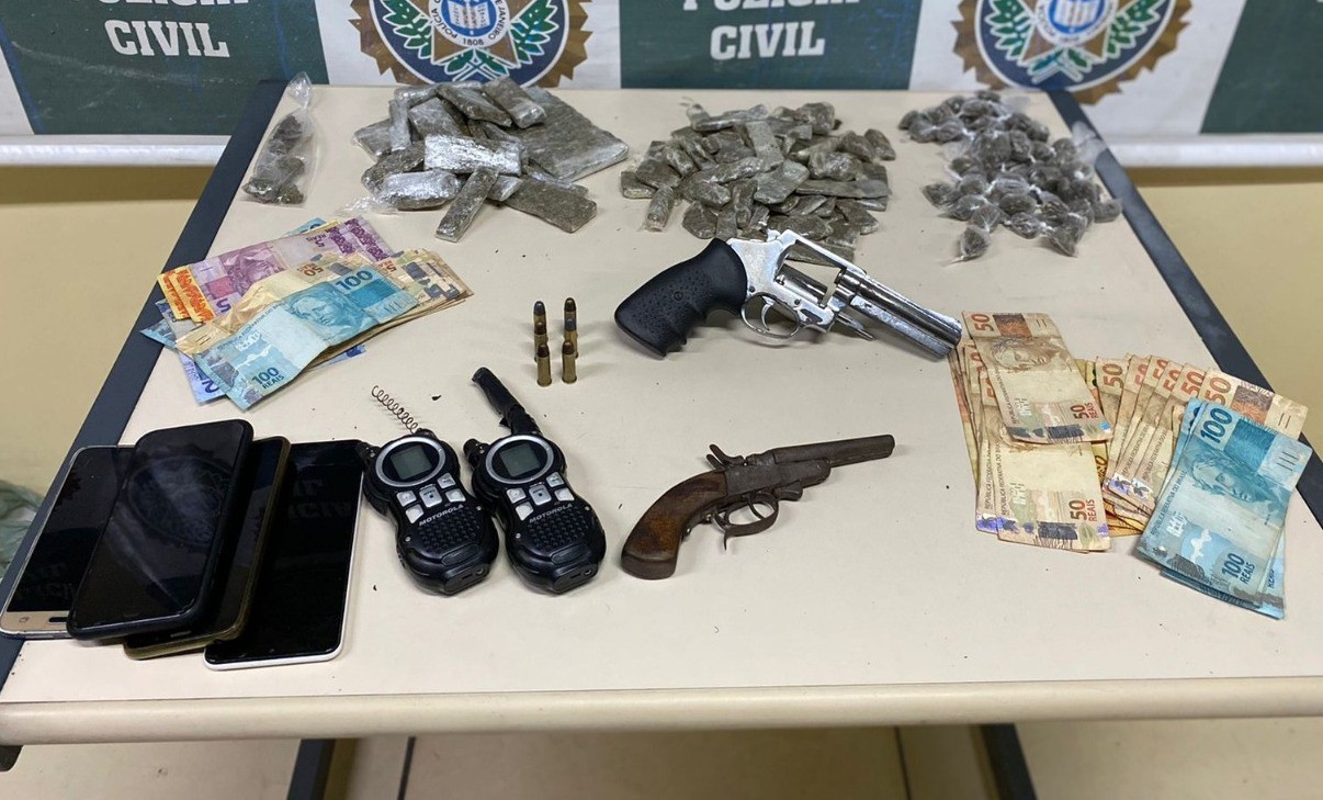 Polícia prende três durante operação contra o tráfico de drogas em Paraíba do Sul 