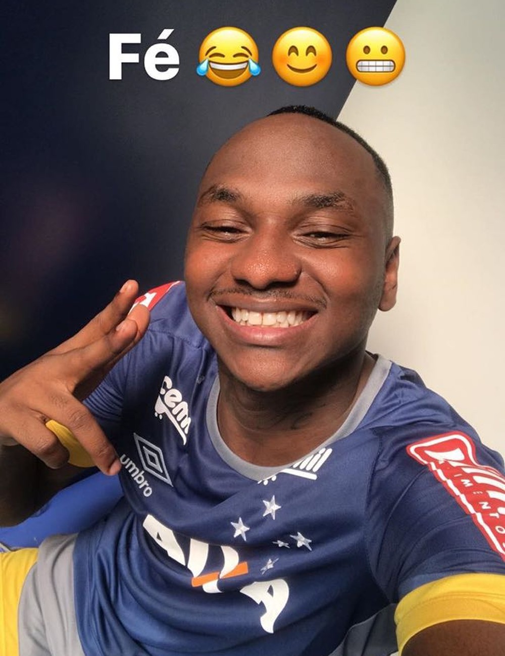 Antes de mesmo ser apresentado, Sassá posta foto com camisa do Cruzeiro