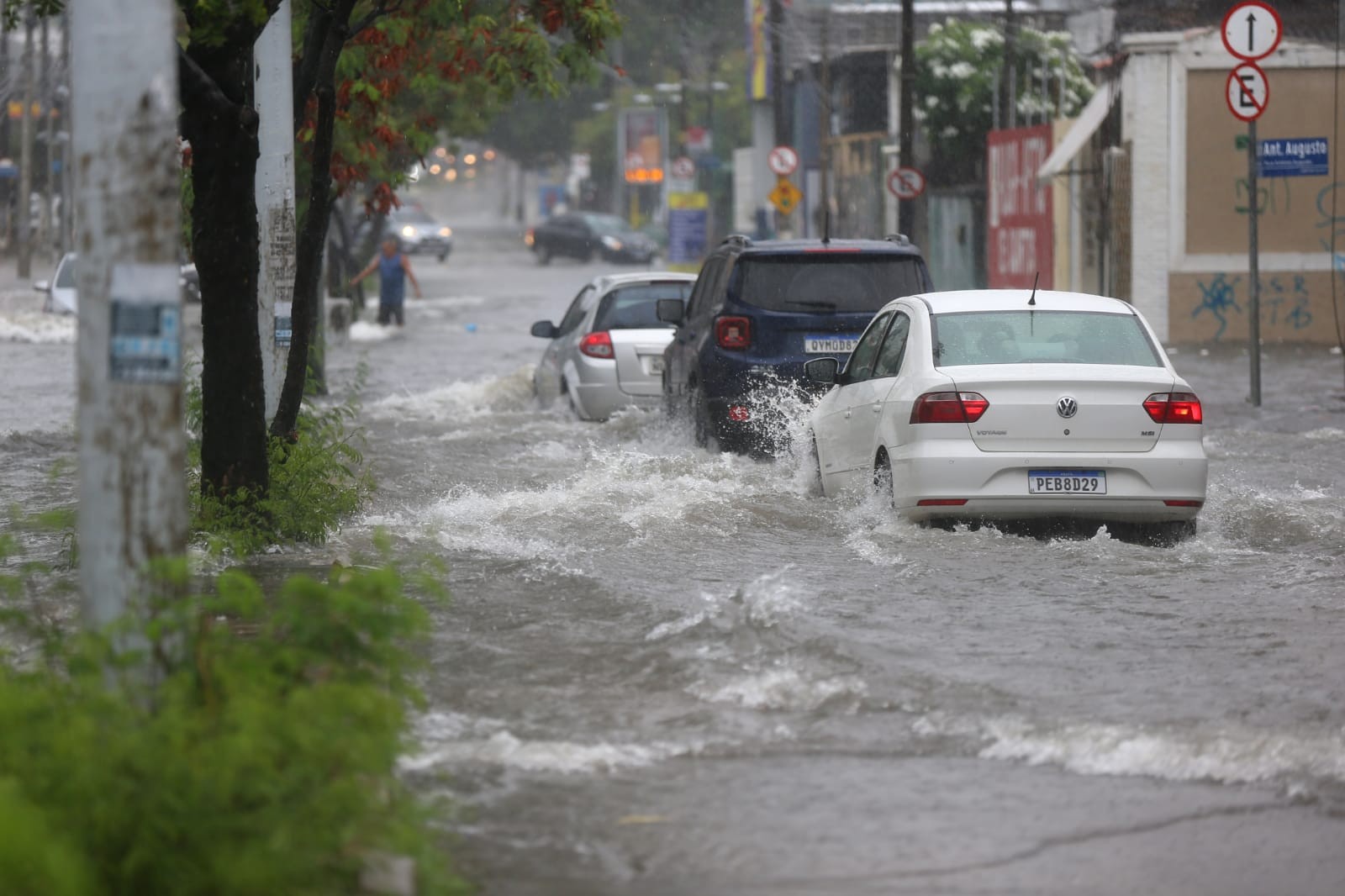 Chuva no Ceará segue nesta terça-feira, mas deve reduzir até a próxima quarta-feira, diz Funceme