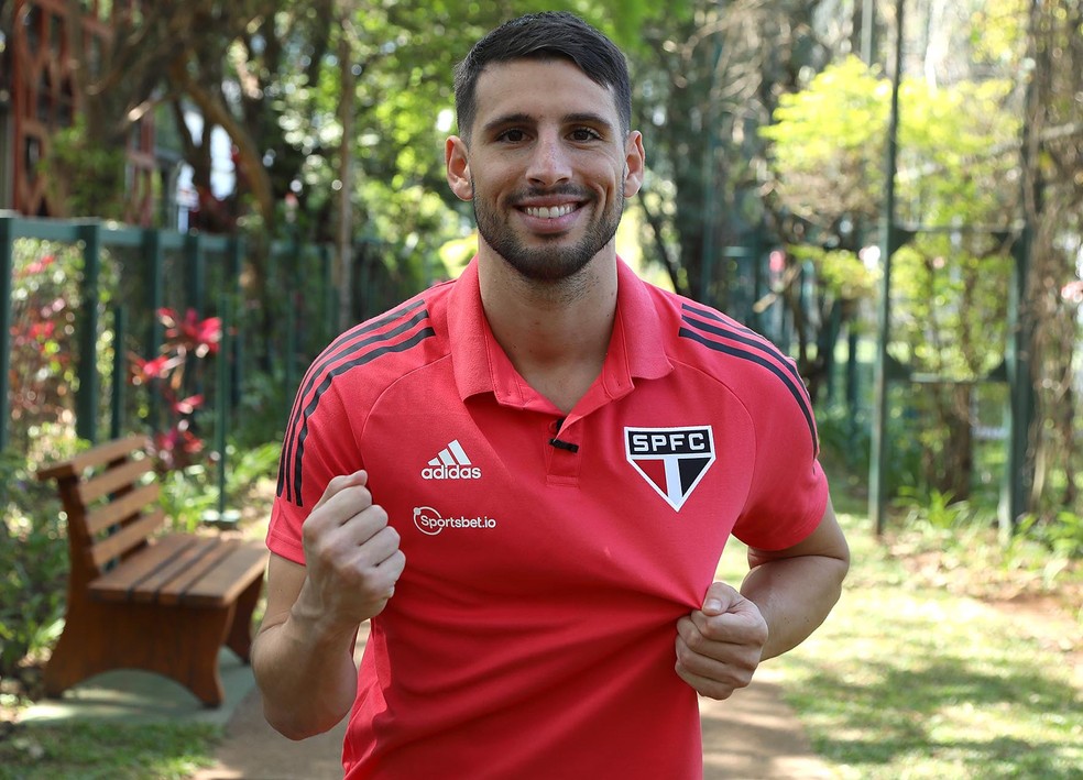 Calleri no CT do São Paulo — Foto: Rubens Chiri / saopauloc