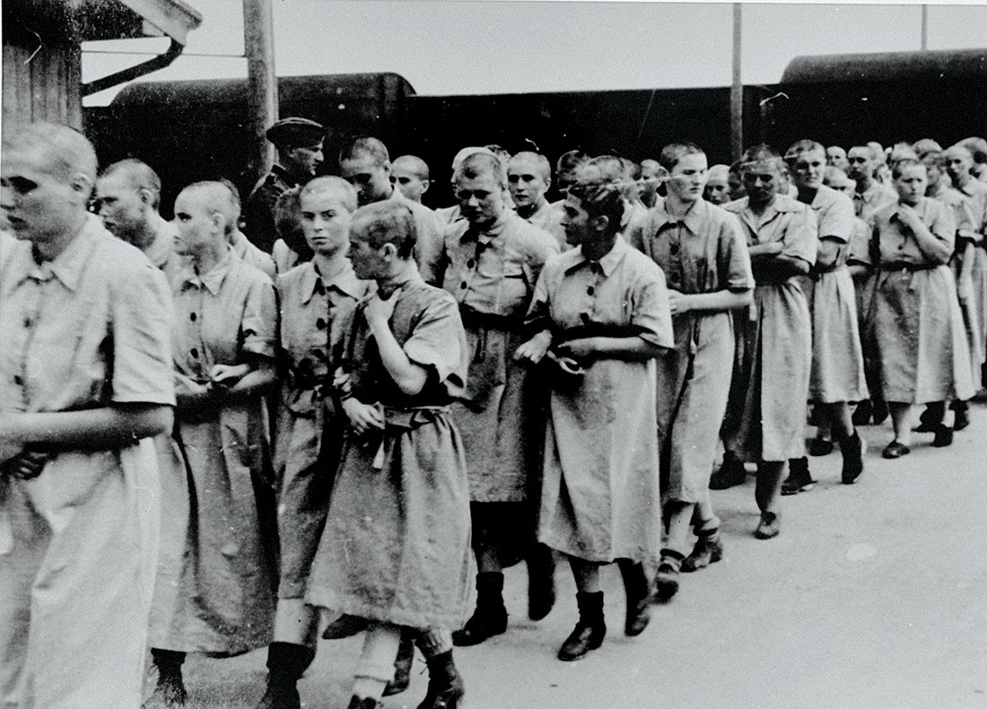 Atribuição das mulheres ao campo de concentração de Auschwitz, na Polônia, em 1940 (Foto: Museu Memorial do Holocausto dos EUA)