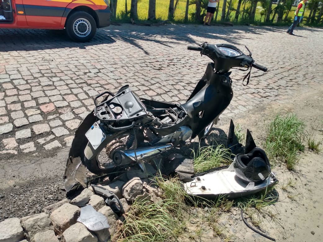 Homem de 25 anos morre em acidente entre moto e carro no Vale do Itajaí Homem de 25 anos morre em acidente entre moto e carro no Vale do Itajaí