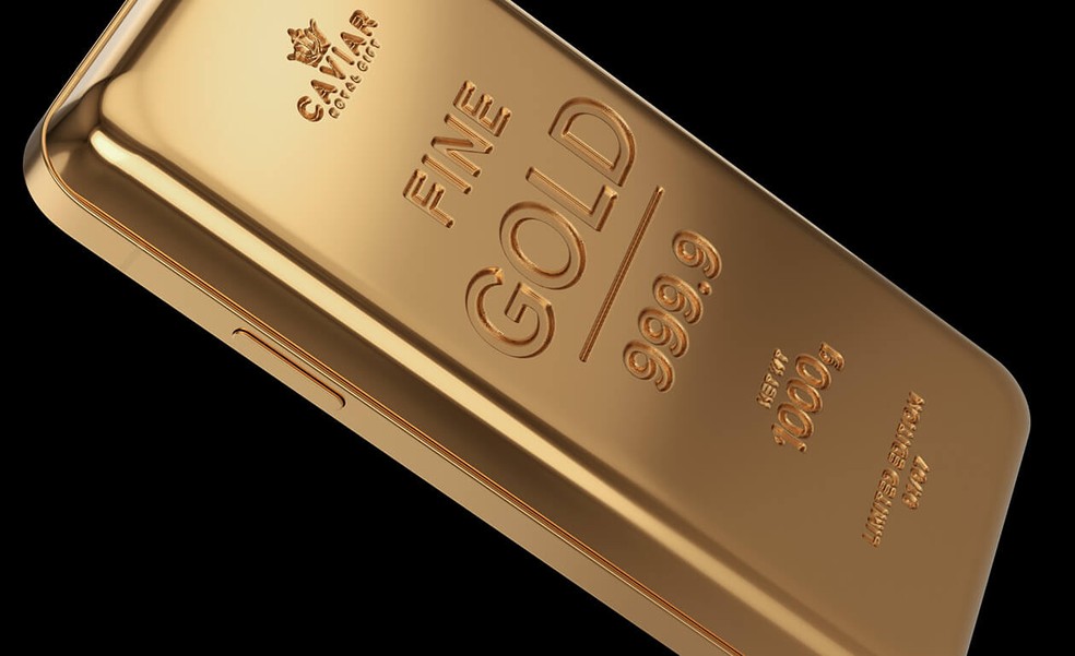 iPhone 12 Pro acoplado a barra de ouro custa mais de R$ 800 mil — Foto: Divulgação/Caviar