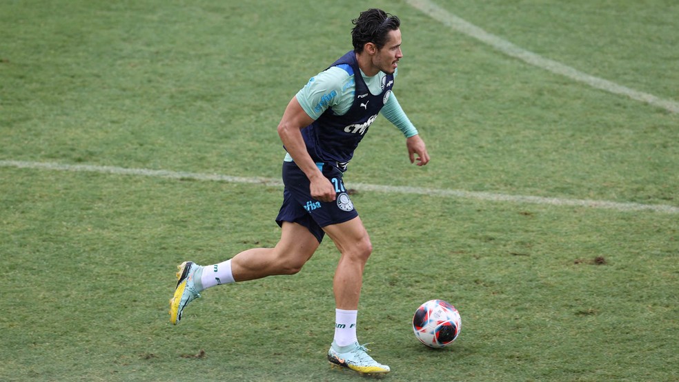 Raphael Veiga, do Palmeiras, durante treino — Foto: Cesar Greco / Palmeiras