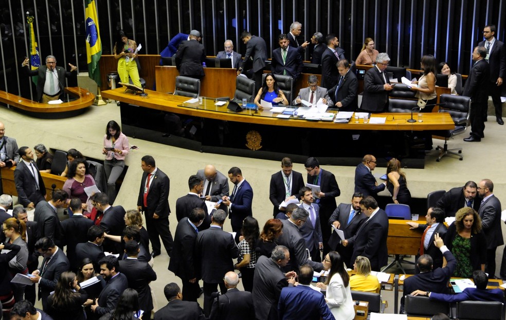 Deputados reunidos no plenário da Câmara durante a sessão desta terça (12) — Foto: Luis Macedo/Câmara dos Deputados