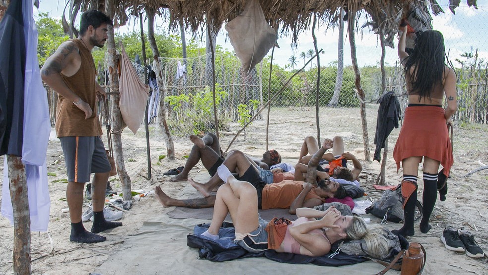 'No Limite': Tribo Carcará descansa no acampamento — Foto: Globo