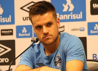 Ramiro incorpora jogo moderno do Grêmio e diz: Não tenho posição fixa