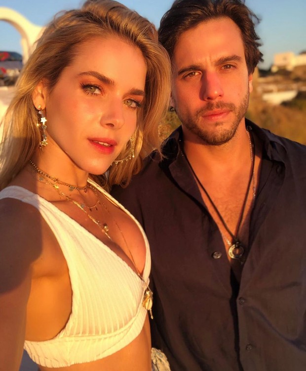 Monique Alfradique e namorado (Foto: Reprodução / Instagram)