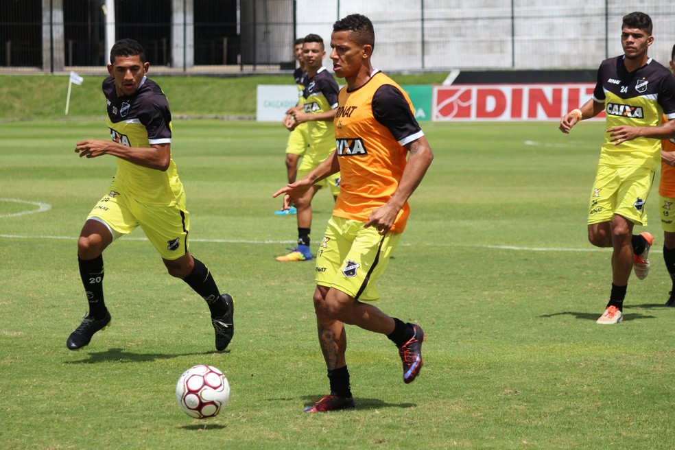 Adriano Pardal voltou aos treinos e é uma das novidades entre os relacionados (Foto: Andrei Torres/ABC)