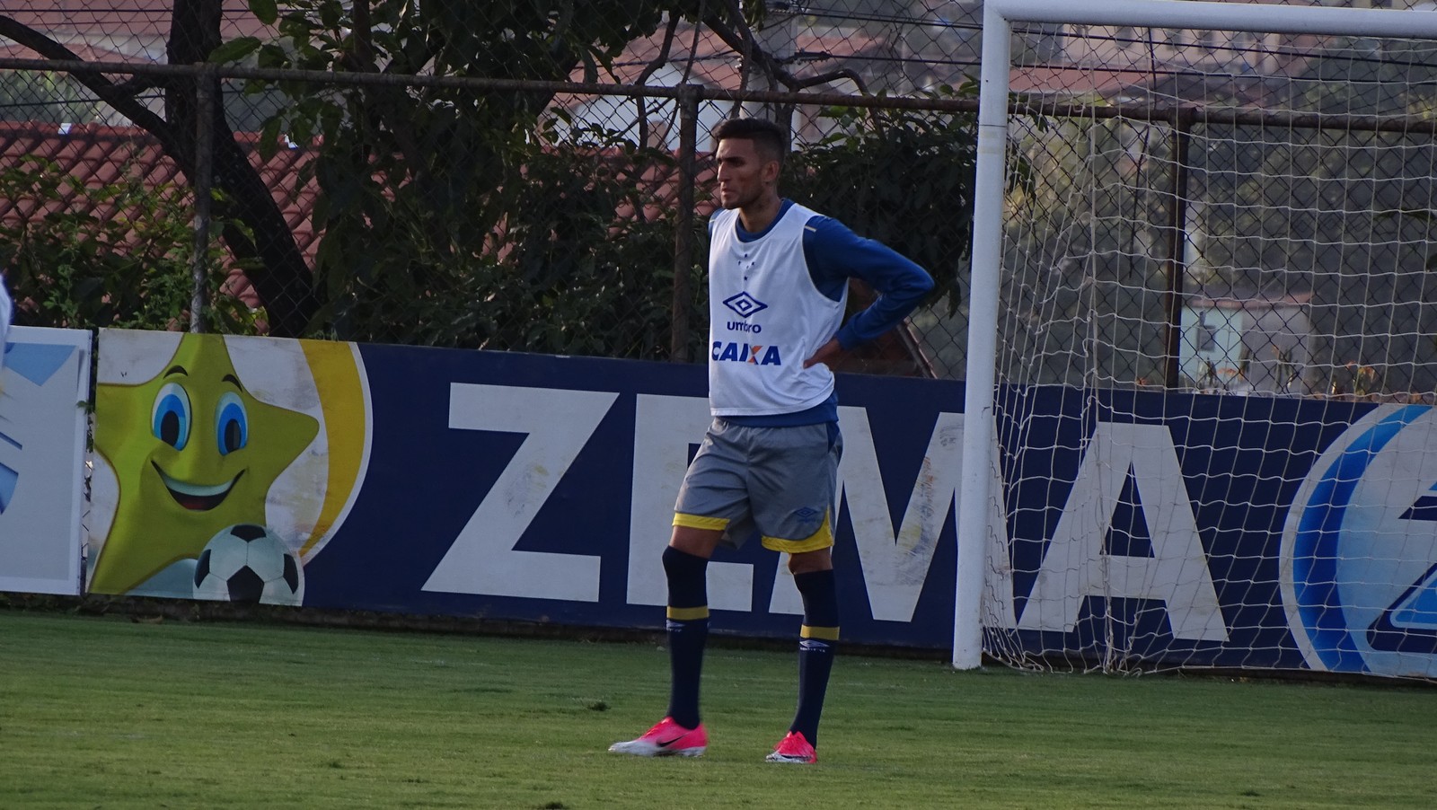 Rafael Marques vai a campo em coletivo, mas Mano repete time da estreia