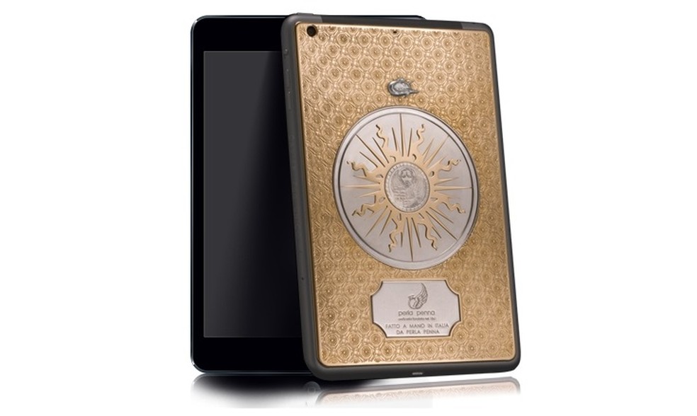 iPad mini tem ouro e sete diamantes na traseira â Foto: DivulgaÃ§Ã£o/Caviar