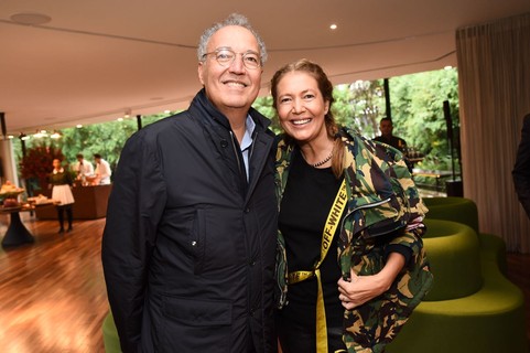 Nizan Guanaes e a diretora de estilo de Vogue Brasil, Donata Meirelles