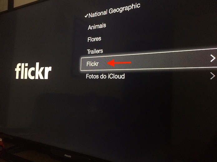 Acessando as opções para usar fotos do Flickr na proteção de tela da Apple TV (Foto: Reprodução/Marvin Costa)