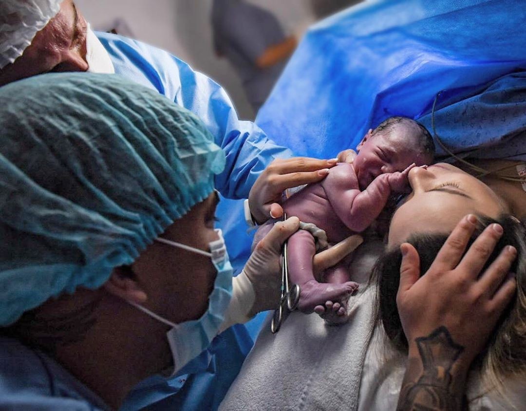 Mulher de Kauan, Sarah, compartilhou fotos do nascimento do bebê (Foto: Reprodução/ Instagram)