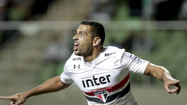 Diego Souza comemora o gol marcado na vitÃ³ria do SÃ£o Paulo