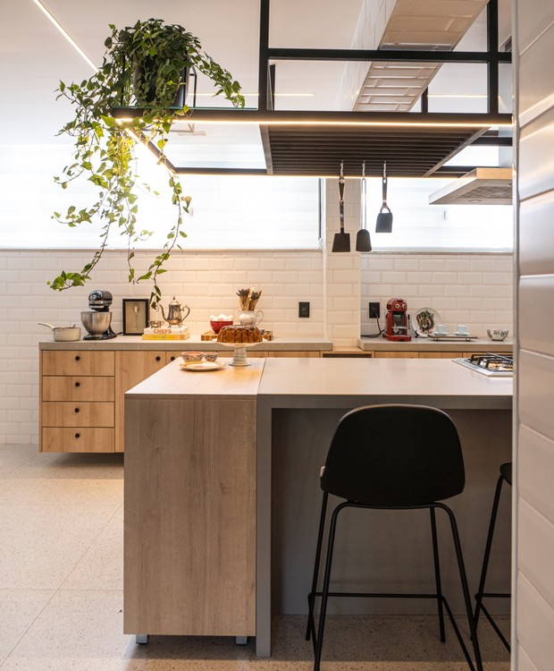 Tradição familiar na cozinha é essência de projeto de 160 m². Projeto do Studio Carol Bezerra (Foto: Rayssa Lorena / Divulgação)