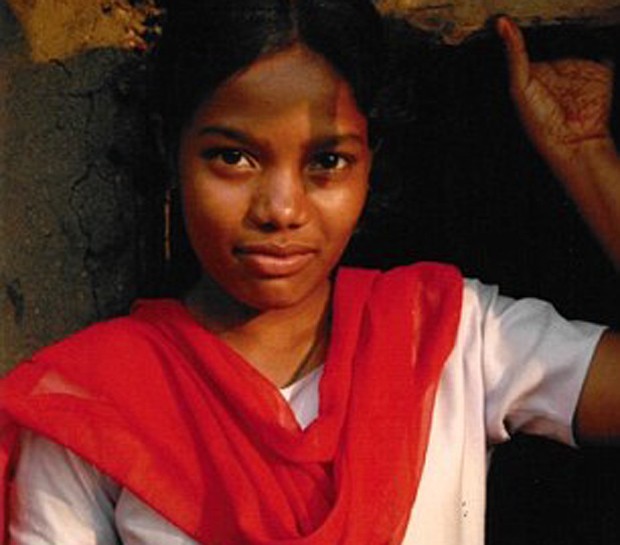 Aos 11 anos, Rekha Kalindi foi espancada pela mãe ao recusar casamento (Foto: Reprodução livro 