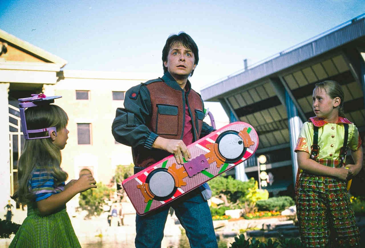 Marty McFly com o hoverboard original (Foto: Divulgação)