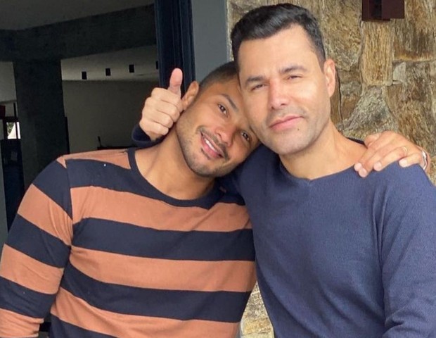 Rodrigo SantAnna e o marido, Junior Figueiredo (Foto: Instagram)
