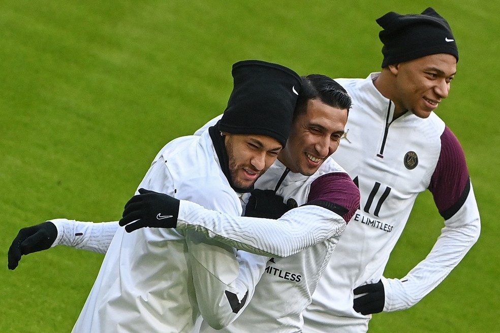 Neymar e Di María em treino do PSG — Foto: AFP