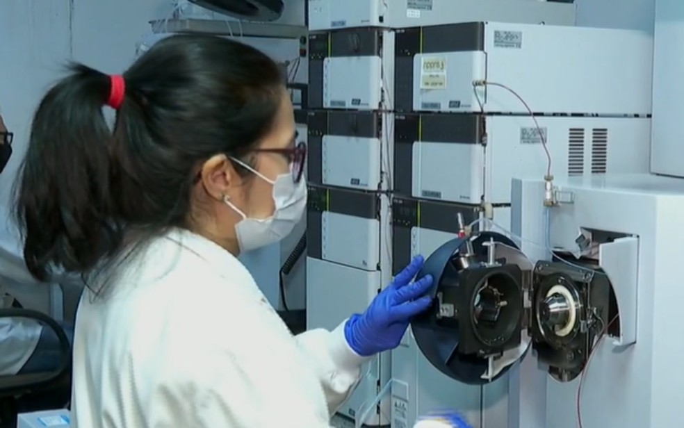 Por meio de fezes e sangue, um espectrômetro de massas faz a análise de tudo que existe no corpo humano, principalmente substâncias que estão no organismo e vêm de alimentos — Foto: Ronaldo Gomes/EPTV