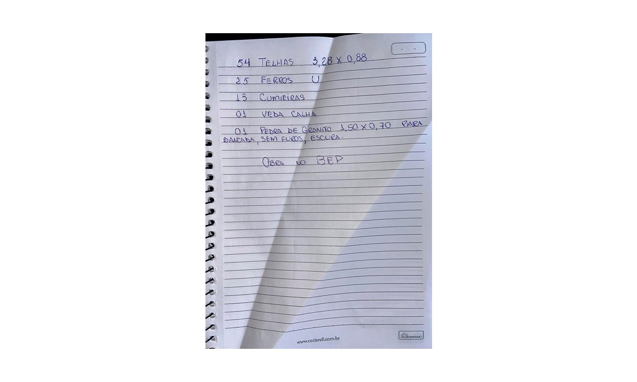 Caderno de anotações com despesas e pagamentos Reprodução