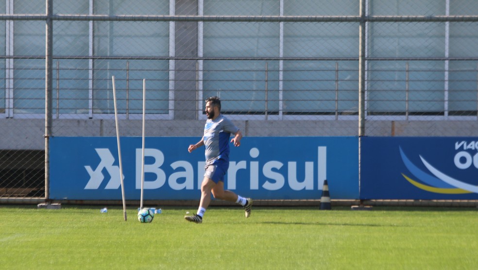 Douglas segue recuperação (Foto: Eduardo Moura/GloboEsporte.com)