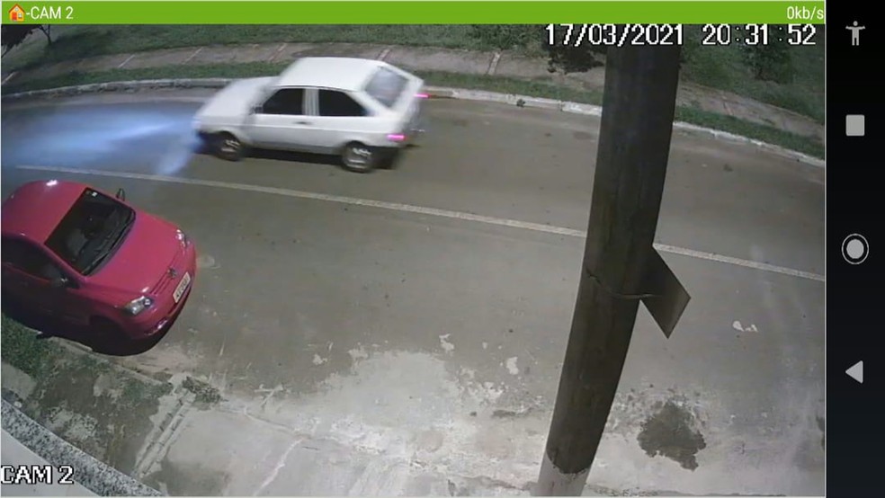 Imagens de câmeras de segurança mostram carro que teria sido utilizado por suspeitos de crime em Gravataí — Foto: BM/Divulgação