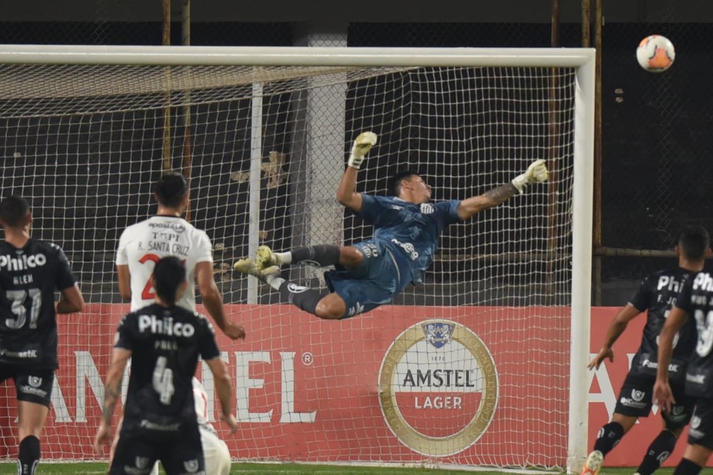 João Paulo salvou o Santos com ótimas defesas — Foto: Ivan Storti/Santos FC