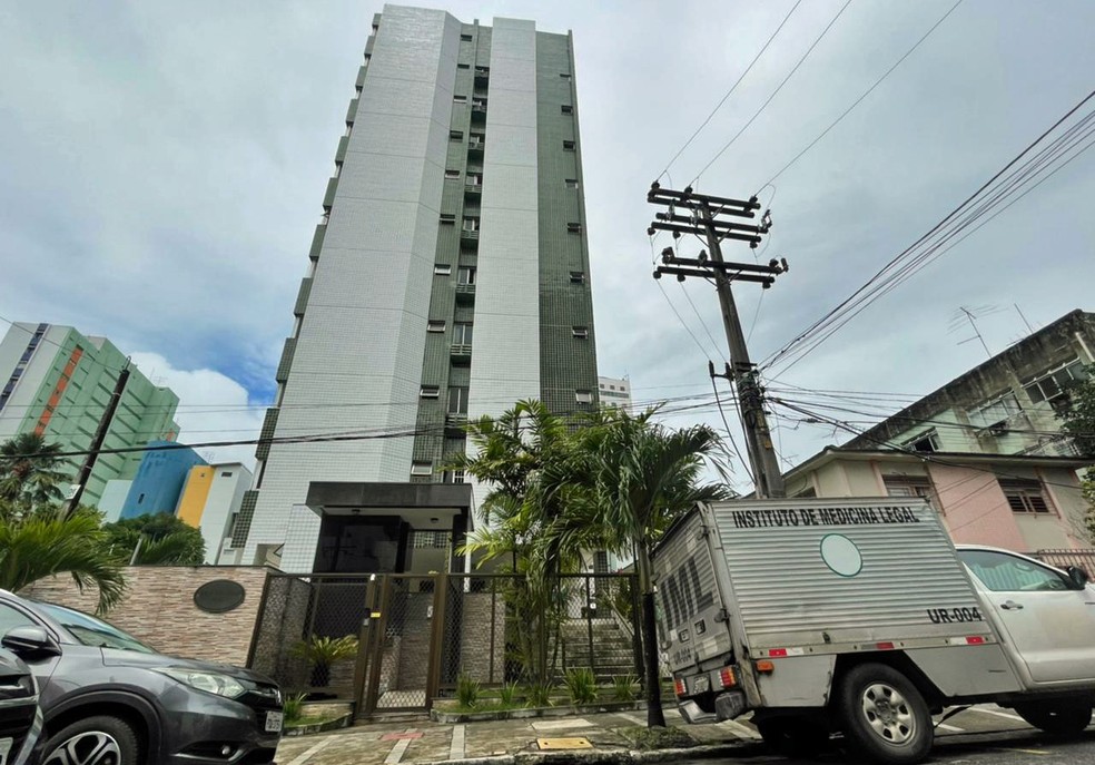 Homem baleou enteada e se matou em prédio na Rua Desembargador Martins Pereira, na Zona Norte do Recife — Foto: Mhatteus Sampaio/TV Globo