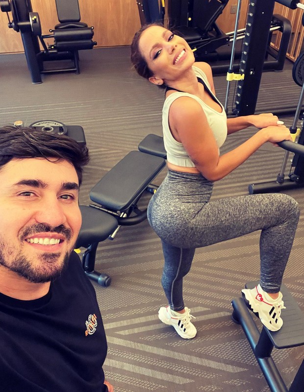 Anitta treina com Rodrigo Ruiz (Foto: Reprodução/Instagram)