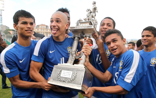 Seleção brasileira vence primeiro amistoso no ginásio  Nélio Dias