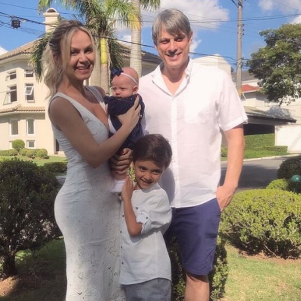 Eliana, Manuela, Arthur e Adriano Ricco (Foto: Reprodução/Instagram) Eliana, Manuela, Arthur e Adriano Ricco (Foto: Reprodução/Instagram)