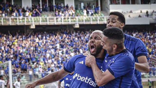 Wesley festeja gol do Cruzeiro contra o Santos