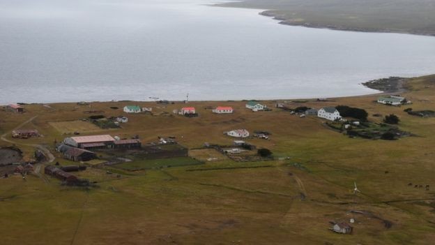 Paisagem da ilha de Pebble, nas Malvinas, que está a venda.  (Foto: Arquivo pessoal / Sam Harris)