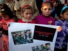 Pais pedem punição um ano após mortes em escola paquistanesa