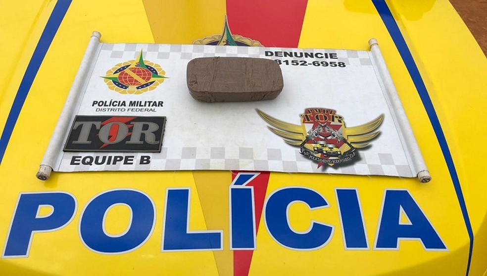 Homem é preso com 1kg de pasta base de cocaína na entrada do Gama — Foto: PMDF/ Divulgação