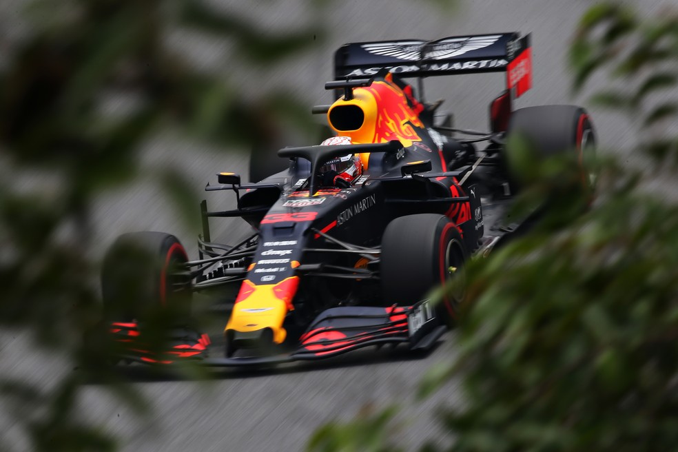 Max Verstappen em Interlagos neste sábado — Foto: Charles Coates/Getty Images
