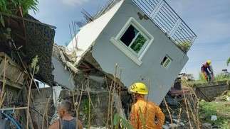 Imagens encontradas nas redes dos estragos causados pelo terremoto em Filipinas nesta quarta-feira — Foto: Reprodução