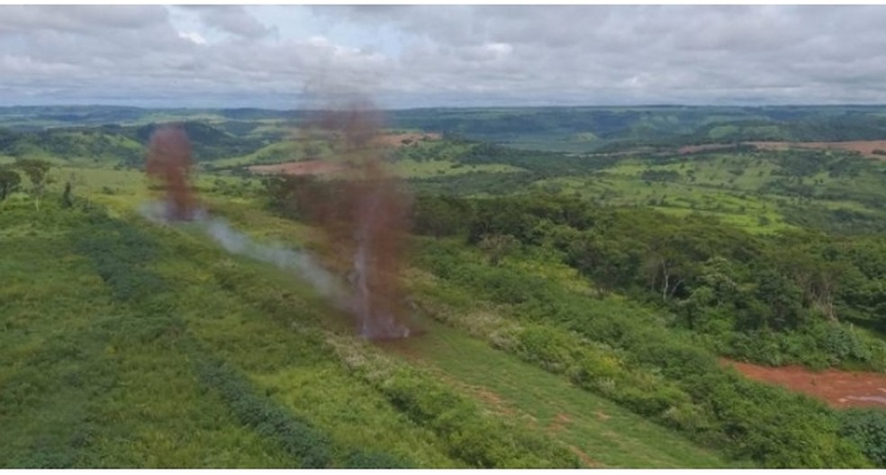 Pista clandestina destruída na fronteira com o Brasil — Foto: Ministério Público do Paraguai/Divulgação
