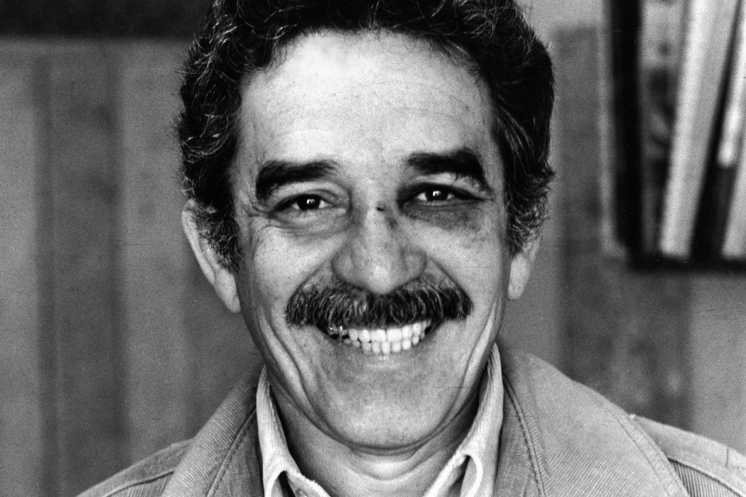 Gabo de olho roxo após levar um soco de Mario Vargas Llosa. (Foto: Rodrigo Moya)