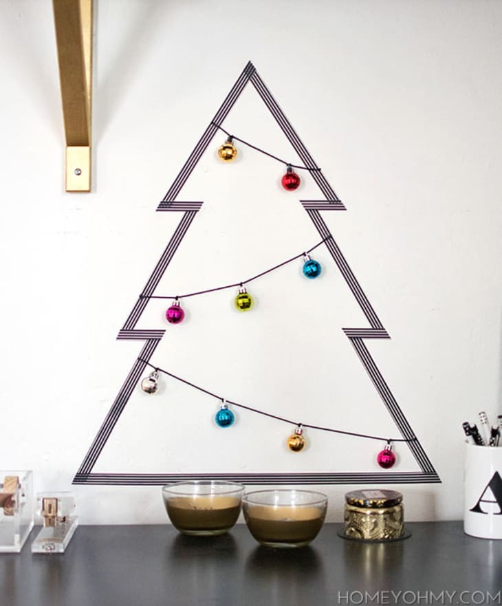 Minimalista e colorida, esta árvore de natal é fácil de fazer em casa (Foto: Homey Oh My / Divulgação)