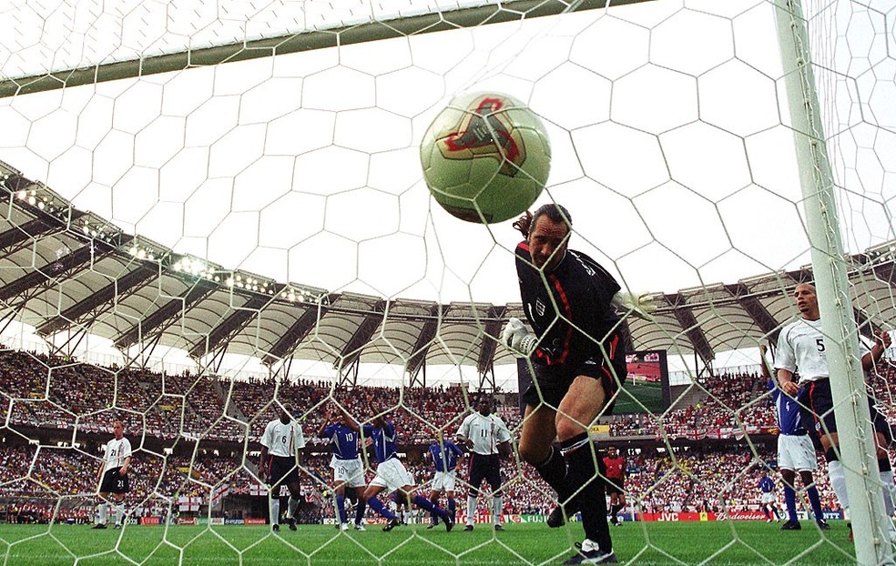 O gol de Ronaldinho na Copa de 2002 (Foto: Getty Images)