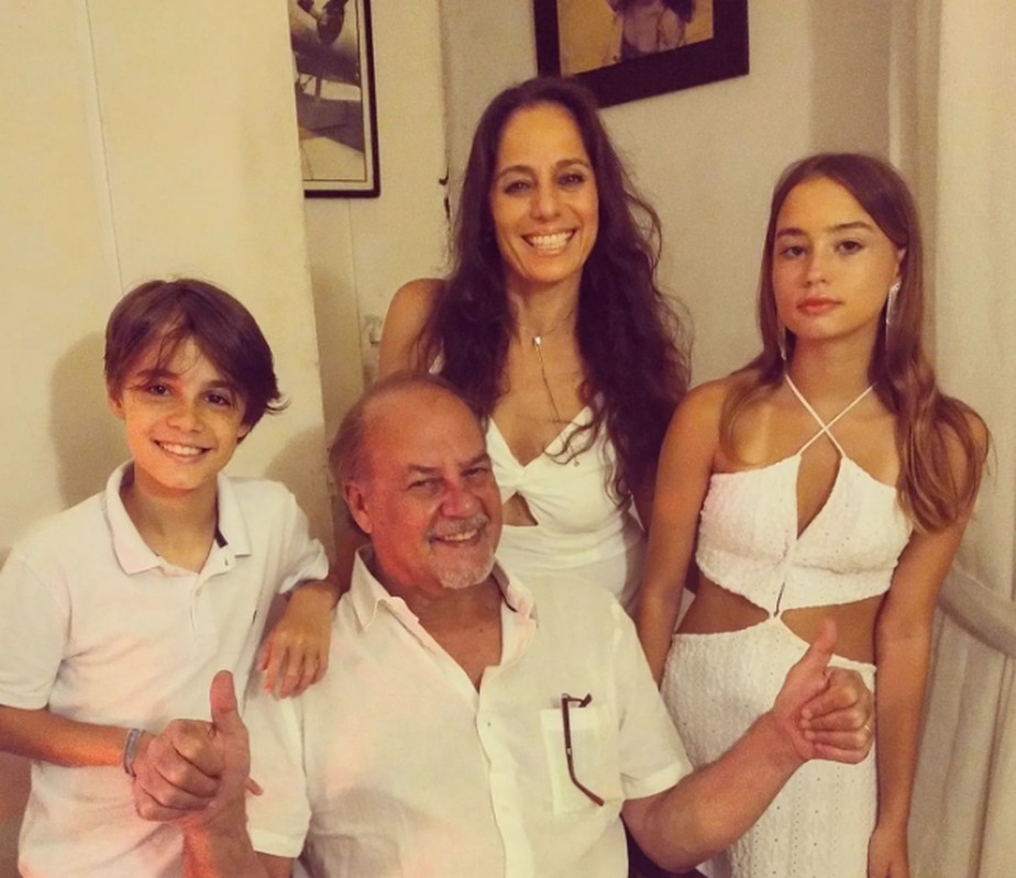 Claudia Mauro e Paulo César Grande com os filhos